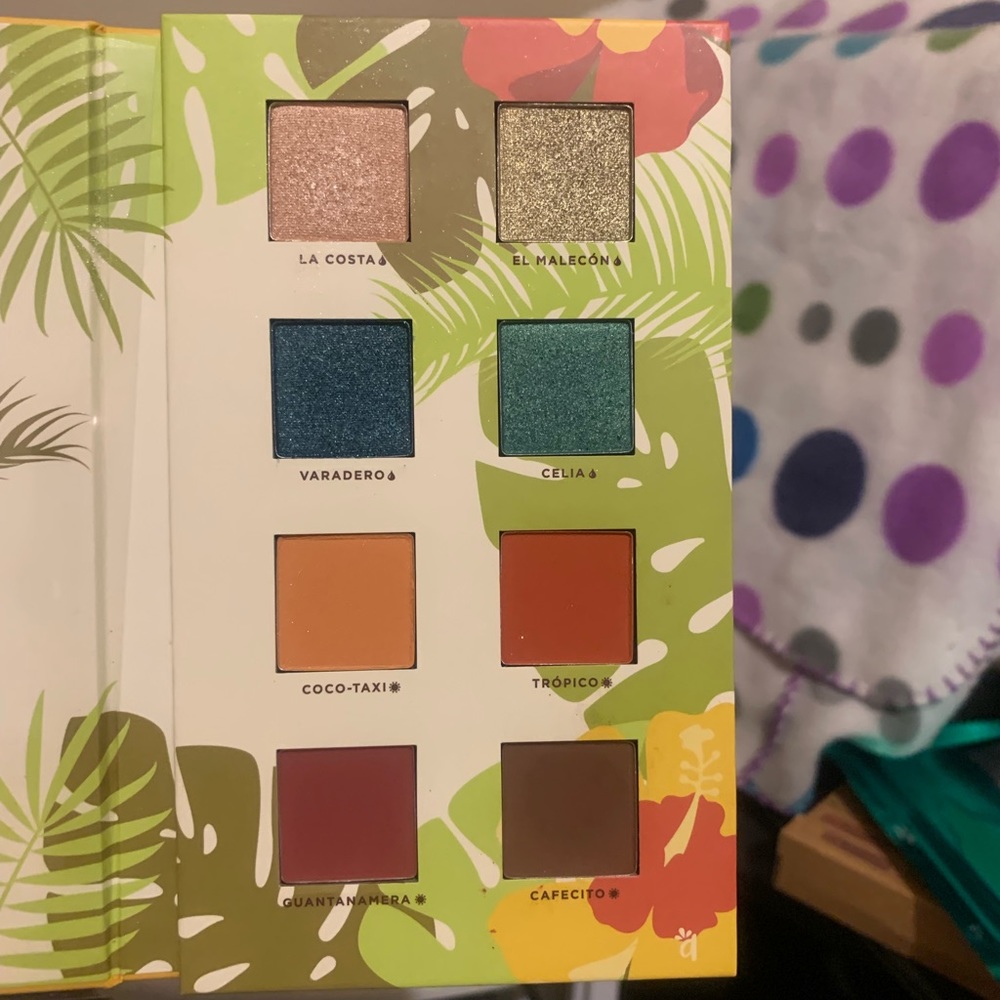 Makeup - Picture 2 of 2